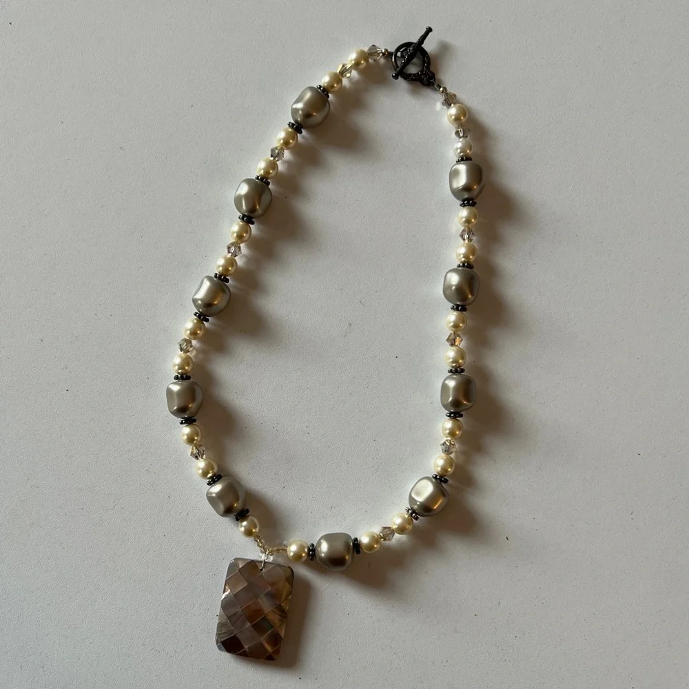 Pearl Chain With A Powerful Pendant Necklace J28 - Picture 1 of 4